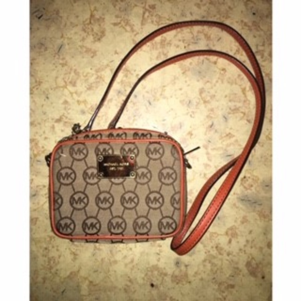 Micheal Kors Logo Cross Body